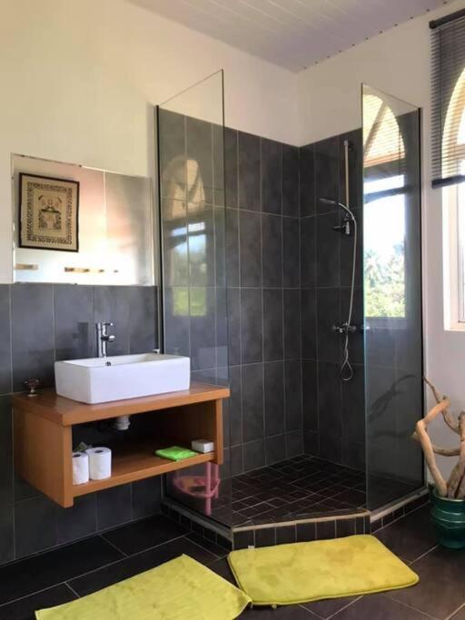 Te Mana Lodge Taravao Luaran gambar