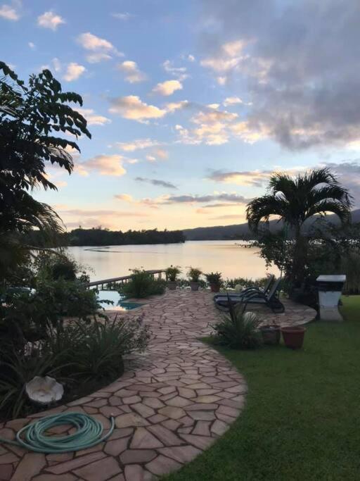Te Mana Lodge Taravao Luaran gambar