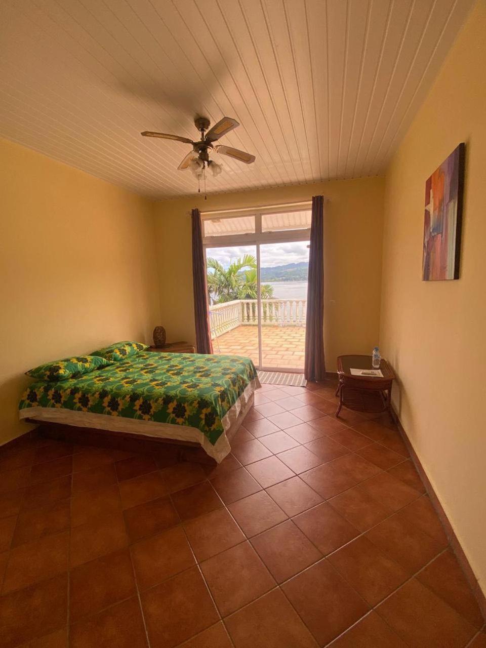 Te Mana Lodge Taravao Luaran gambar